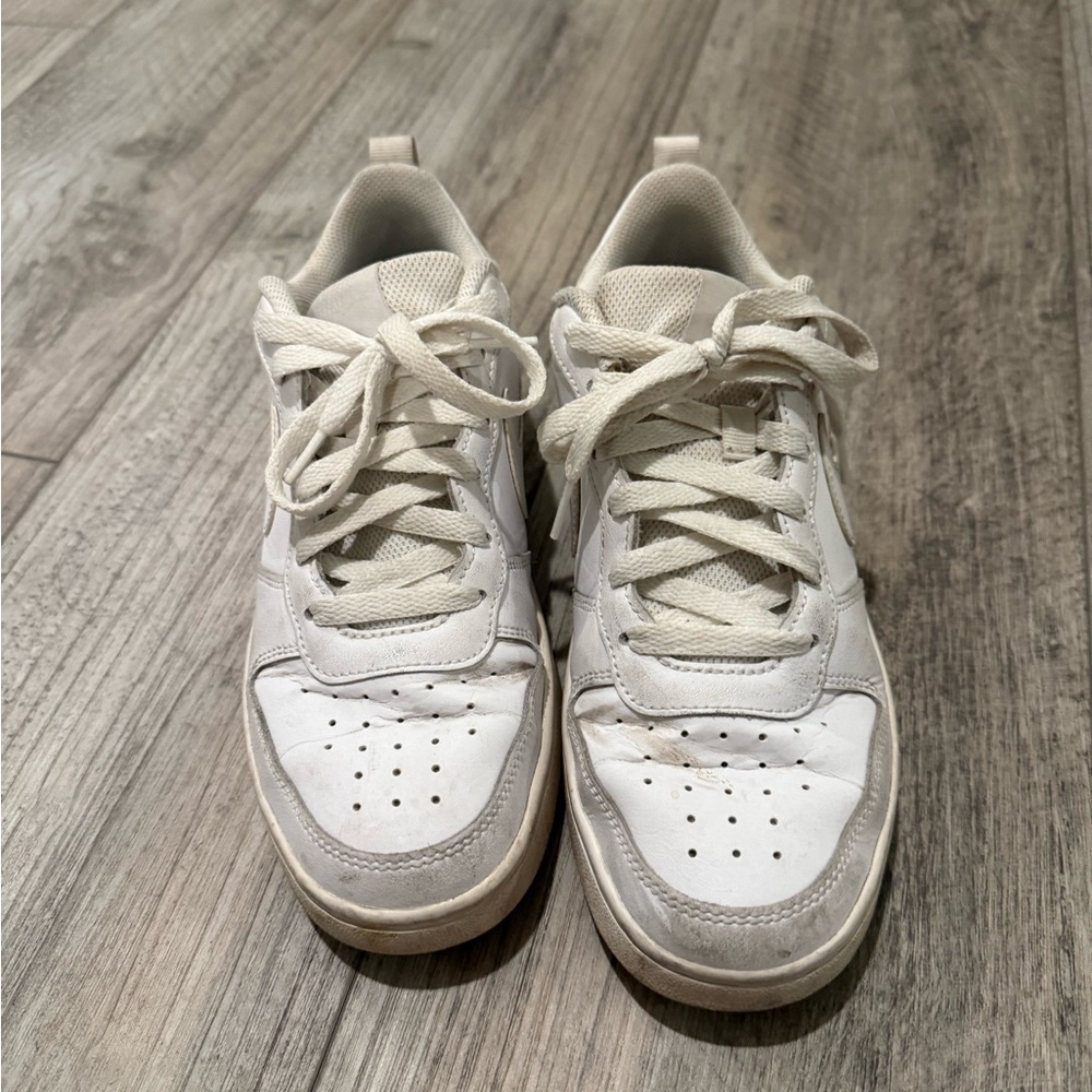 Nike White court borough Sneakers size 6Y